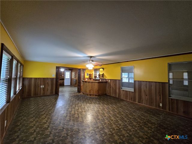 220 Davis Avenue, Port Lavaca, TX 77979