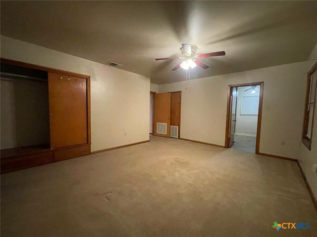 220 Davis Avenue, Port Lavaca, TX 77979