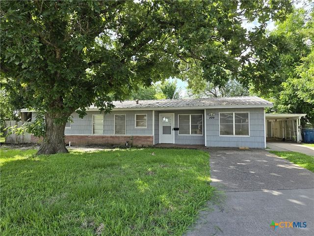 220 Davis Avenue, Port Lavaca, TX 77979