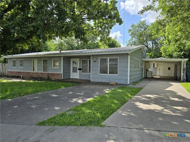 220 Davis Avenue, Port Lavaca, TX 77979
