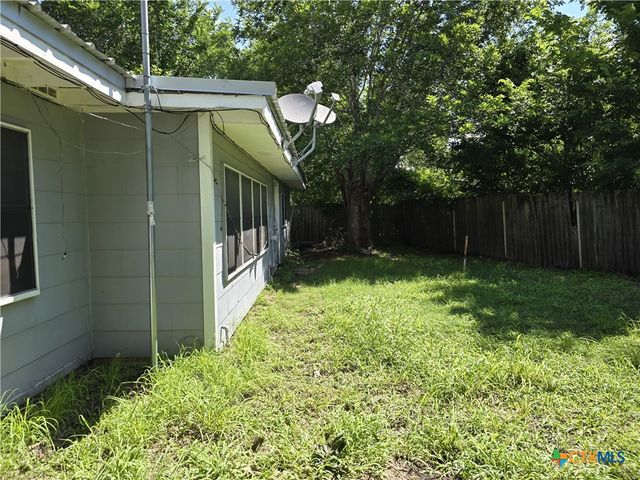 220 Davis Avenue, Port Lavaca, TX 77979