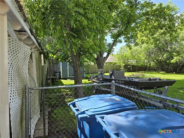 220 Davis Avenue, Port Lavaca, TX 77979
