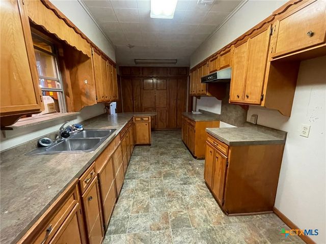 220 Davis Avenue, Port Lavaca, TX 77979