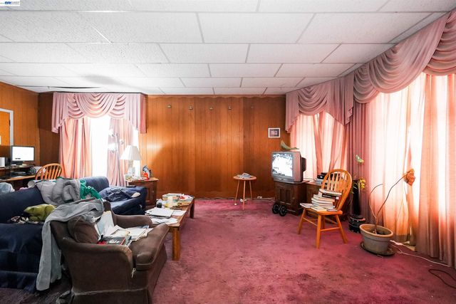 1033 2nd Ave, Crockett, CA 94525