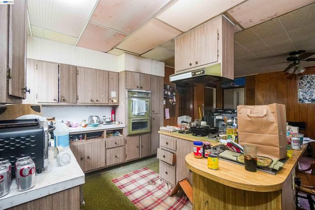 1033 2nd Ave, Crockett, CA 94525