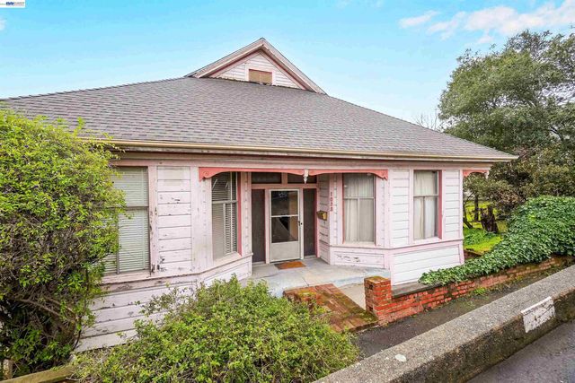 1033 2nd Ave, Crockett, CA 94525