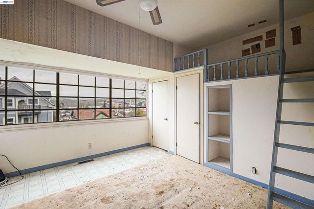 1033 2nd Ave, Crockett, CA 94525