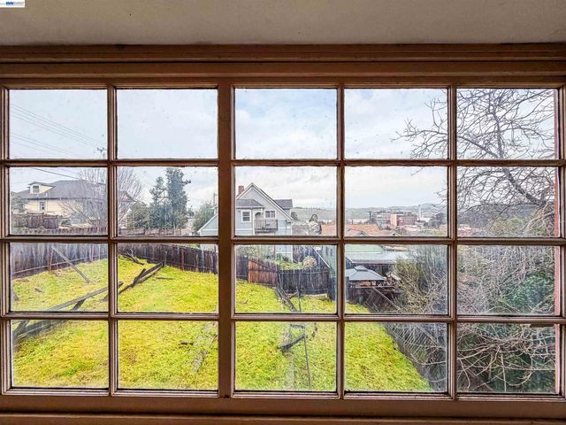 1033 2nd Ave, Crockett, CA 94525