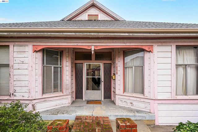 1033 2nd Ave, Crockett, CA 94525