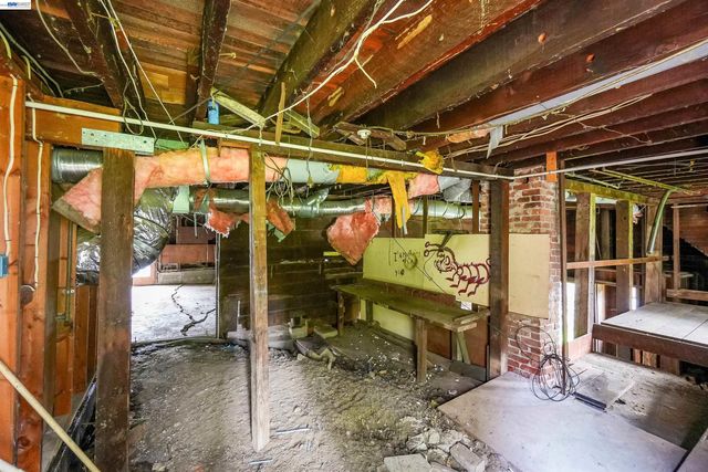 1033 2nd Ave, Crockett, CA 94525