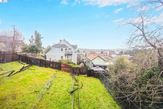 1033 2nd Ave, Crockett, CA 94525