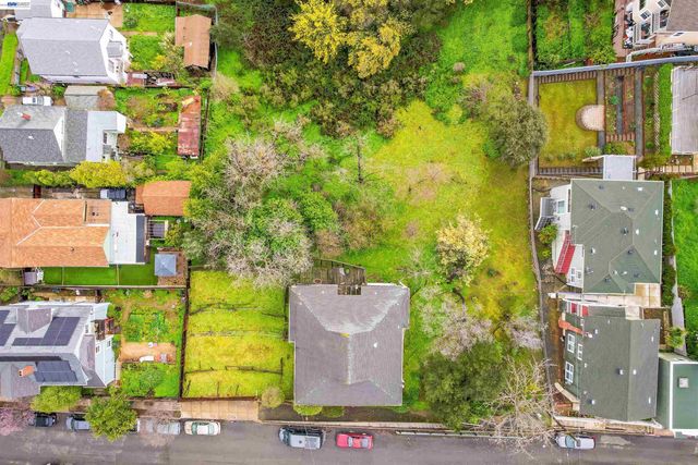 1033 2nd Ave, Crockett, CA 94525