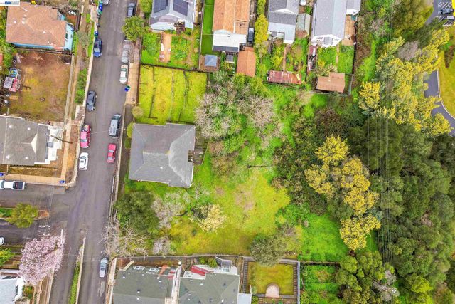 1033 2nd Ave, Crockett, CA 94525