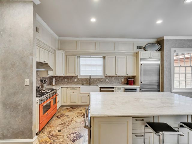 2819 Cedar Woods Place, Houston, TX 77068