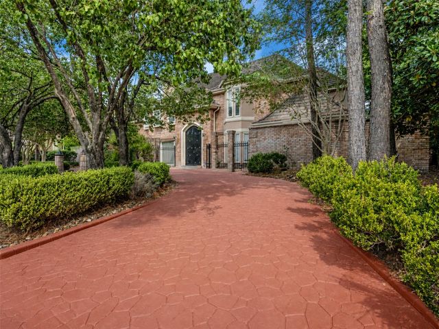 2819 Cedar Woods Place, Houston, TX 77068