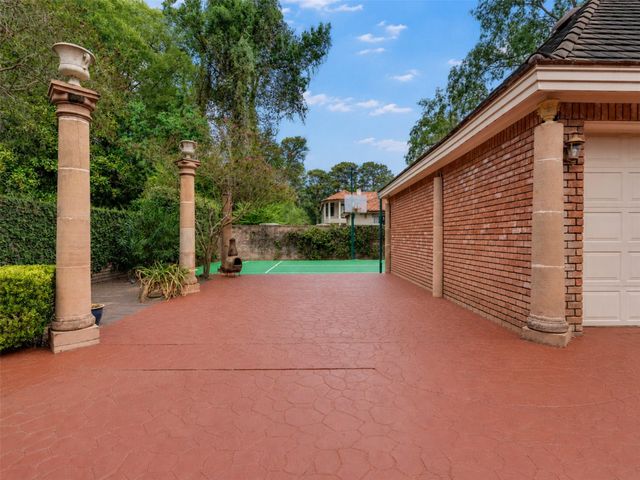 2819 Cedar Woods Place, Houston, TX 77068