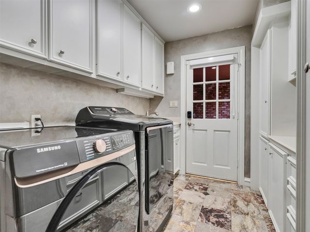 2819 Cedar Woods Place, Houston, TX 77068