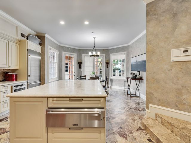 2819 Cedar Woods Place, Houston, TX 77068