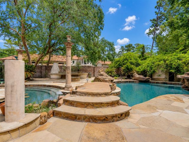 2819 Cedar Woods Place, Houston, TX 77068