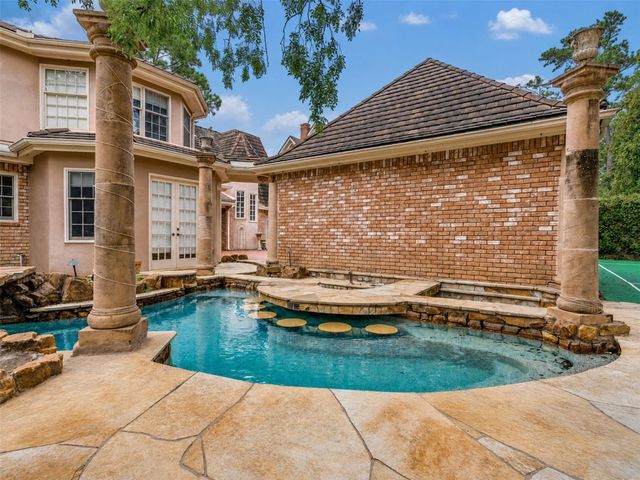 2819 Cedar Woods Place, Houston, TX 77068