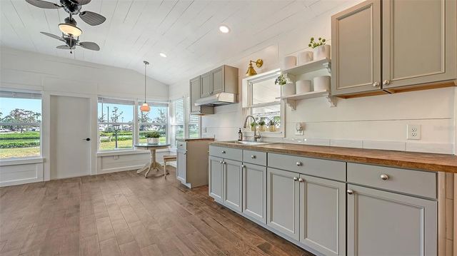 13 OAK STREET, Bradenton, FL 34208