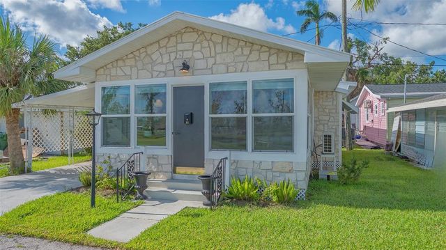 13 OAK STREET, Bradenton, FL 34208