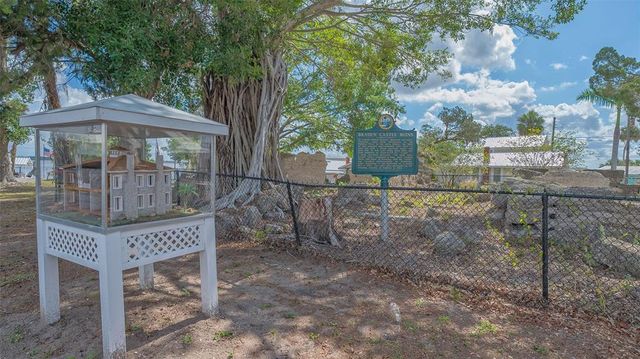 13 OAK STREET, Bradenton, FL 34208