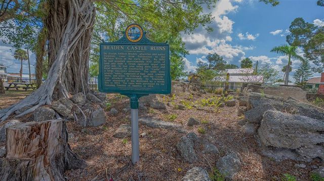 13 OAK STREET, Bradenton, FL 34208