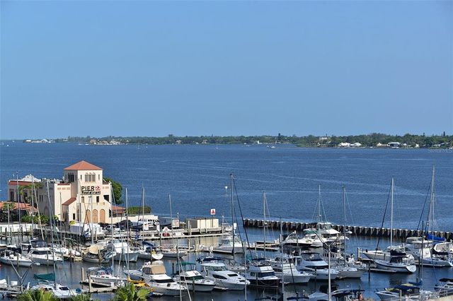 13 OAK STREET, Bradenton, FL 34208