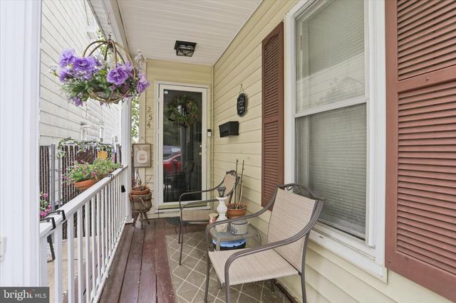 254 W QUEEN ST, Chambersburg, PA 17201