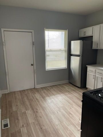 7535 S Vernon Avenue, Chicago, IL 60619