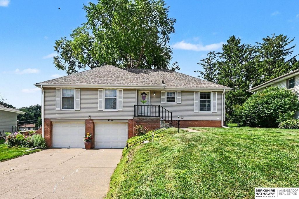 9758 Cady Avenue, Omaha, NE 68134