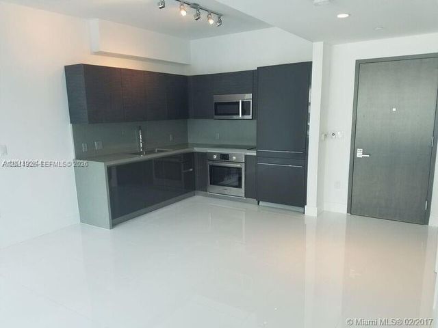 1080 Brickell Ave 909, Miami, FL 33131
