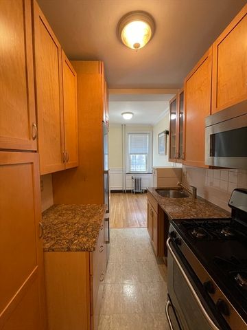 3 Arlington St 22, Cambridge, MA 02140