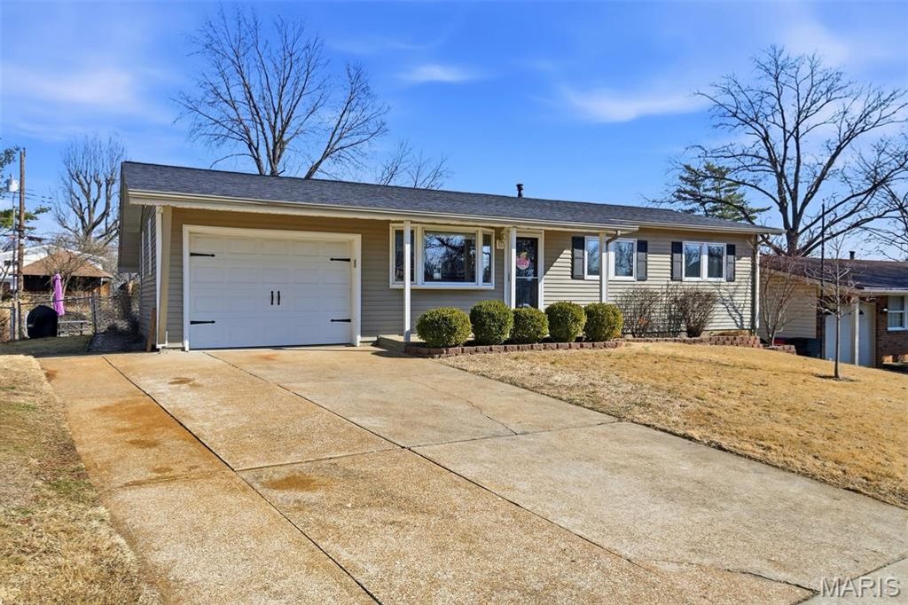 9705 Antigo Drive, St Louis, MO 63123