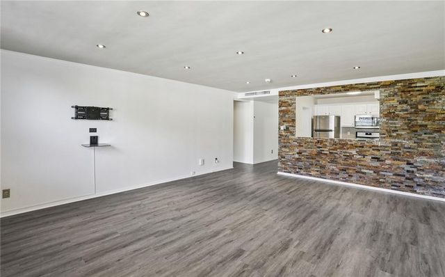 2965 Pharr Court South NW 316, Atlanta, GA 30305