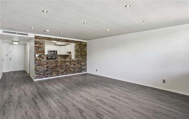 2965 Pharr Court South NW 316, Atlanta, GA 30305