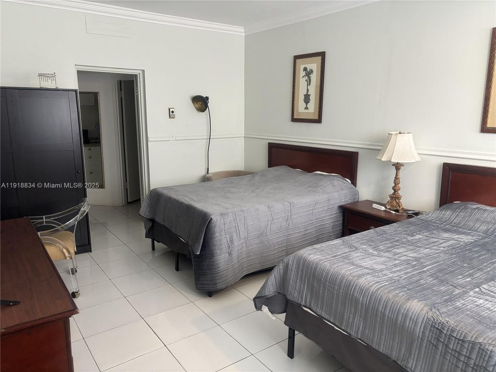 26 Diplomat Pkwy 2366, Hallandale Beach, FL 33009