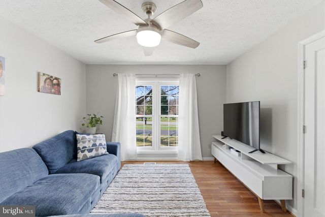 34 RENAISSANCE DR, Martinsburg, WV 25403