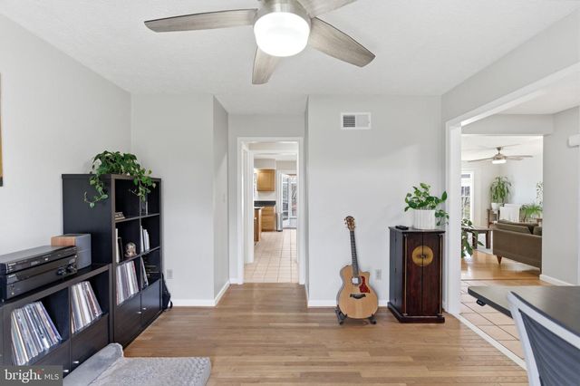 34 RENAISSANCE DR, Martinsburg, WV 25403