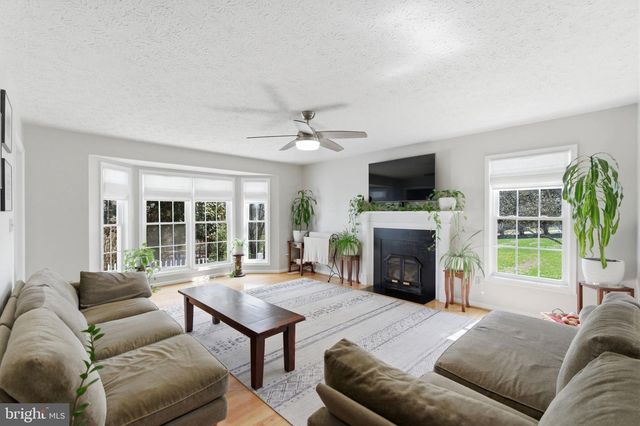 34 RENAISSANCE DR, Martinsburg, WV 25403