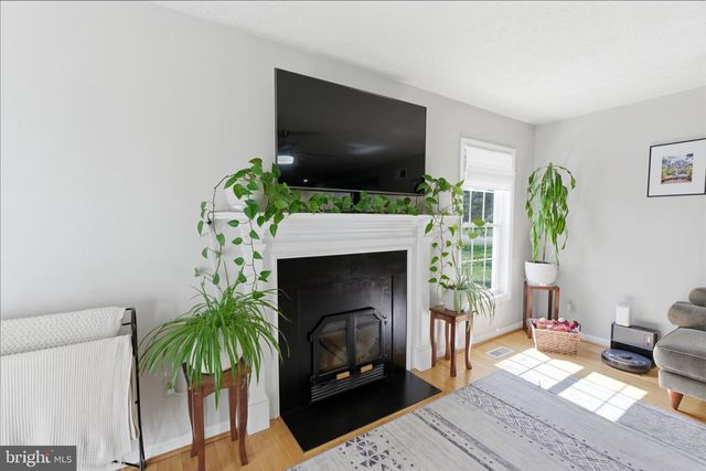 34 RENAISSANCE DR, Martinsburg, WV 25403