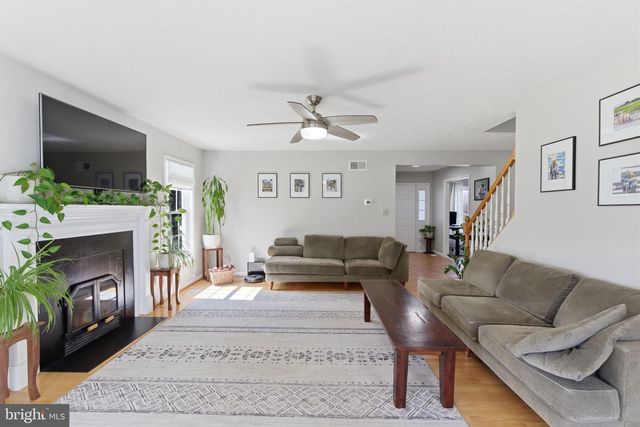 34 RENAISSANCE DR, Martinsburg, WV 25403