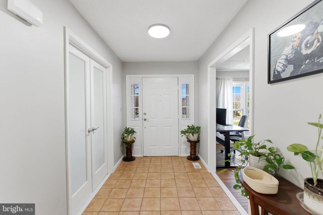 34 RENAISSANCE DR, Martinsburg, WV 25403