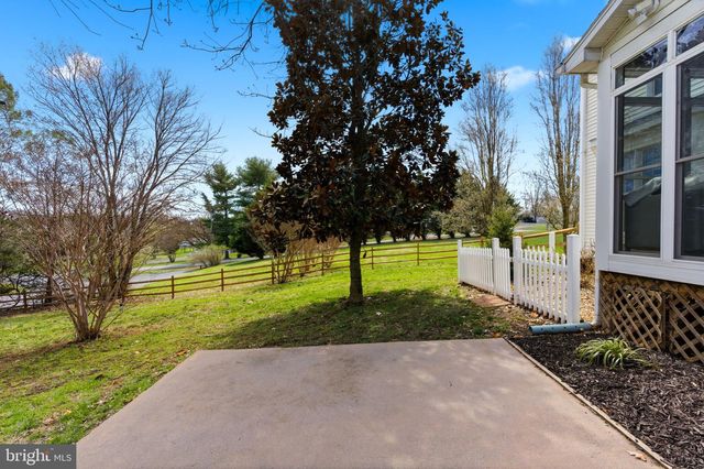 34 RENAISSANCE DR, Martinsburg, WV 25403