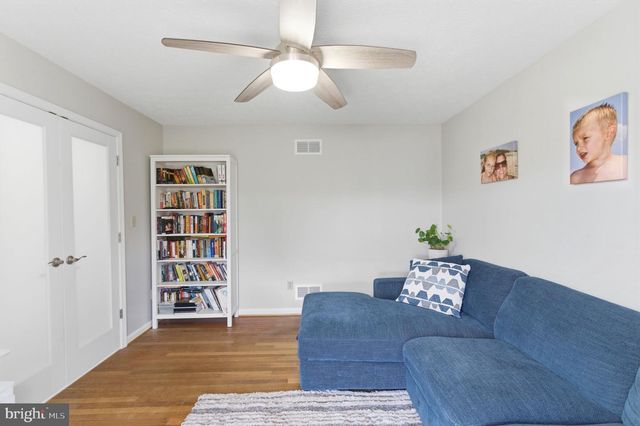 34 RENAISSANCE DR, Martinsburg, WV 25403