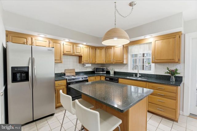 34 RENAISSANCE DR, Martinsburg, WV 25403