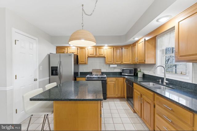 34 RENAISSANCE DR, Martinsburg, WV 25403