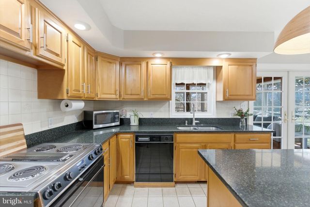 34 RENAISSANCE DR, Martinsburg, WV 25403