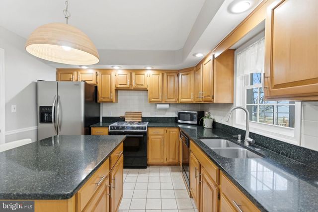 34 RENAISSANCE DR, Martinsburg, WV 25403